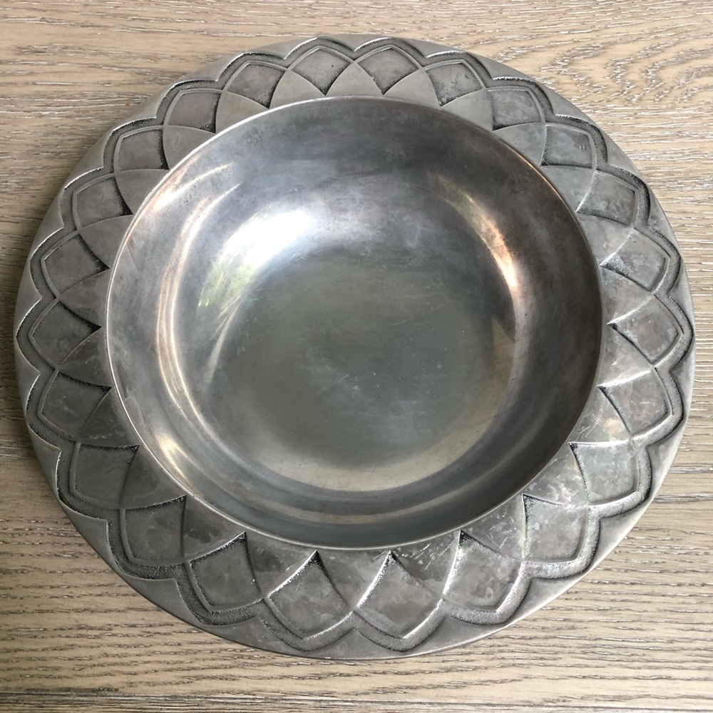 Wilton Armetale serving bowl pewter